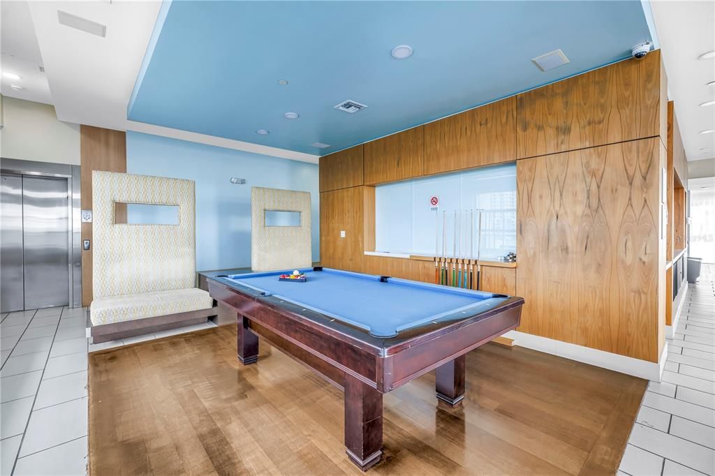 For Sale: $319,000 (1 beds, 1 baths, 622 Square Feet)
