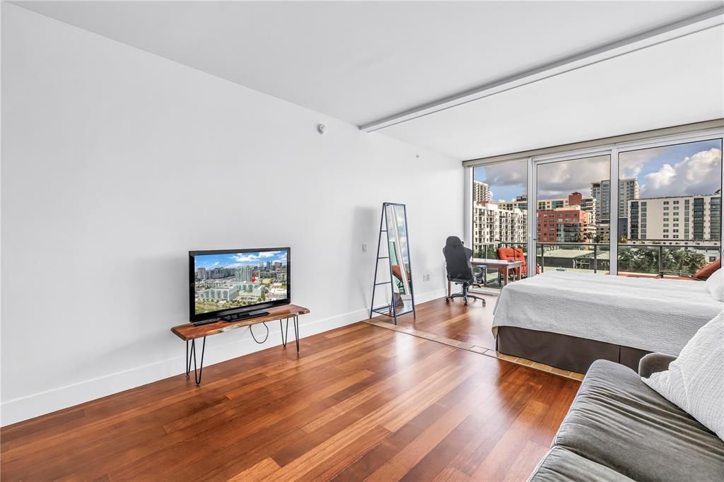 For Sale: $319,000 (1 beds, 1 baths, 622 Square Feet)