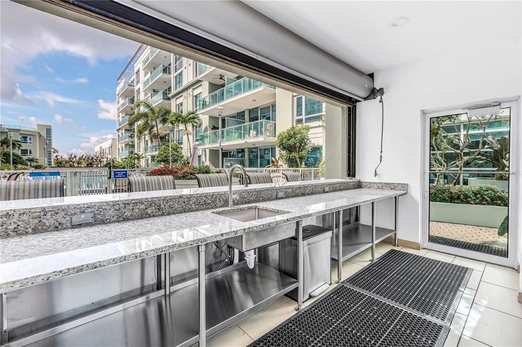 For Sale: $319,000 (1 beds, 1 baths, 622 Square Feet)