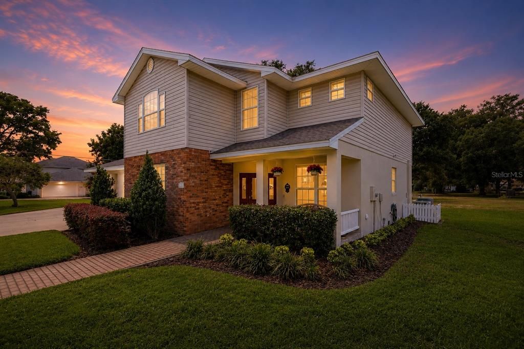 For Sale: $489,900 (4 beds, 2 baths, 2900 Square Feet)