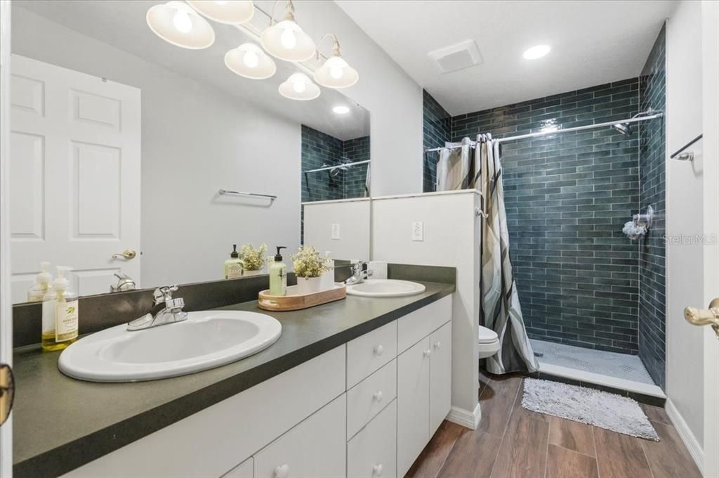 For Sale: $489,900 (4 beds, 2 baths, 2900 Square Feet)