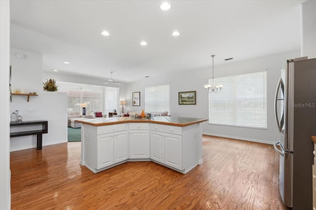 For Sale: $489,900 (4 beds, 2 baths, 2900 Square Feet)