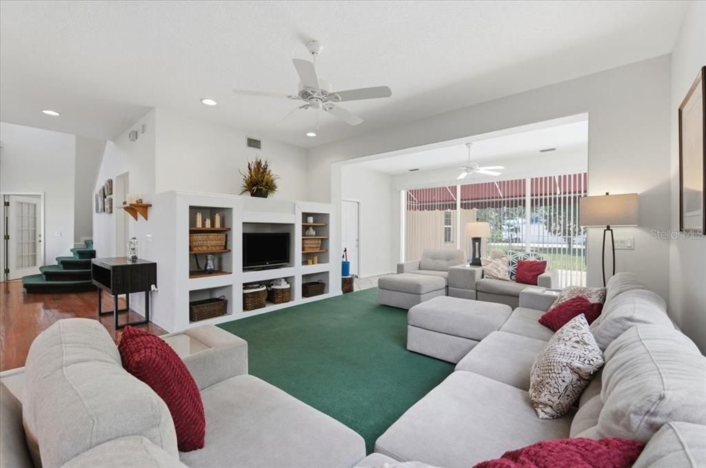 For Sale: $489,900 (4 beds, 2 baths, 2900 Square Feet)