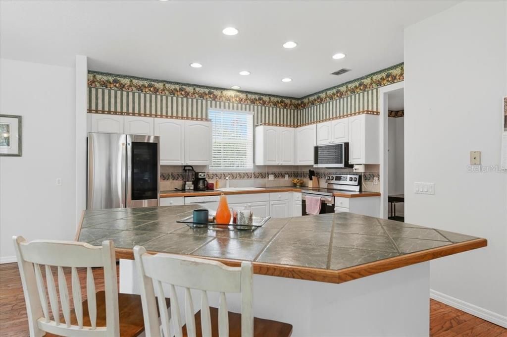 For Sale: $489,900 (4 beds, 2 baths, 2900 Square Feet)