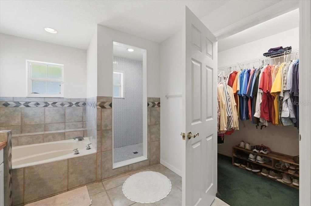 For Sale: $489,900 (4 beds, 2 baths, 2900 Square Feet)