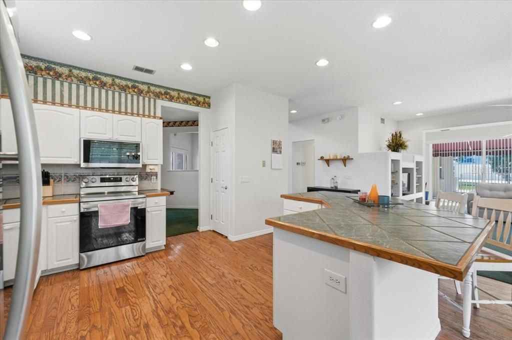 For Sale: $489,900 (4 beds, 2 baths, 2900 Square Feet)