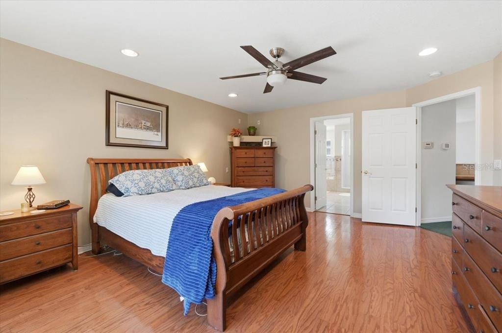 For Sale: $489,900 (4 beds, 2 baths, 2900 Square Feet)
