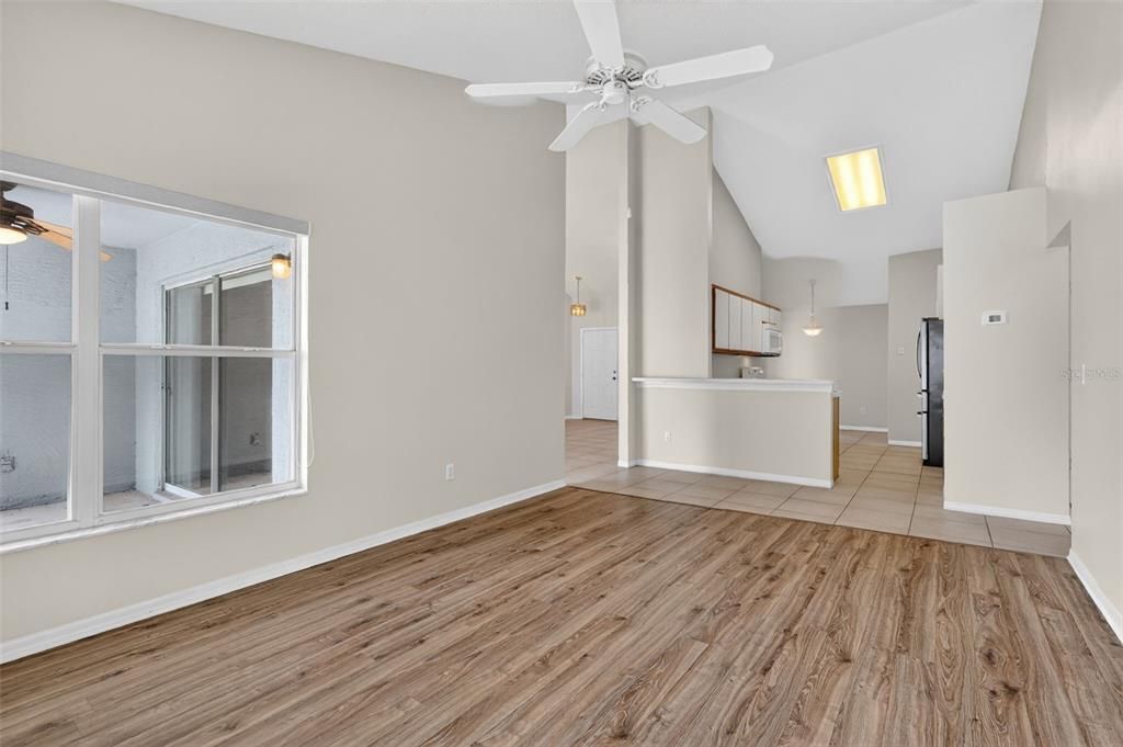 For Sale: $318,000 (3 beds, 2 baths, 1727 Square Feet)