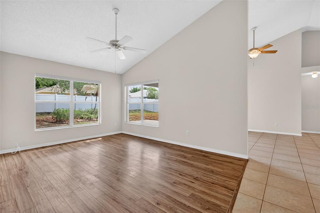For Sale: $318,000 (3 beds, 2 baths, 1727 Square Feet)