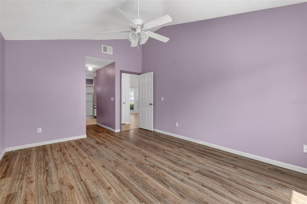 For Sale: $318,000 (3 beds, 2 baths, 1727 Square Feet)