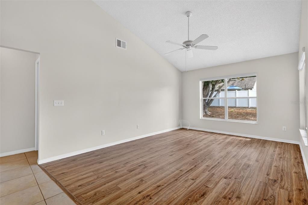 For Sale: $318,000 (3 beds, 2 baths, 1727 Square Feet)