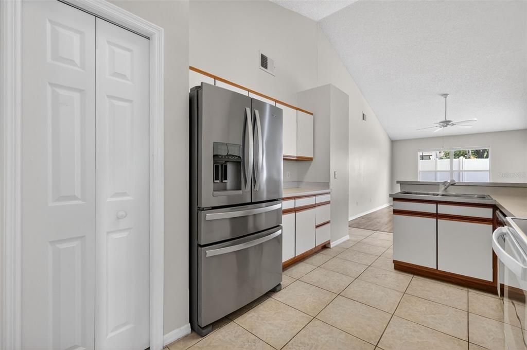 For Sale: $318,000 (3 beds, 2 baths, 1727 Square Feet)