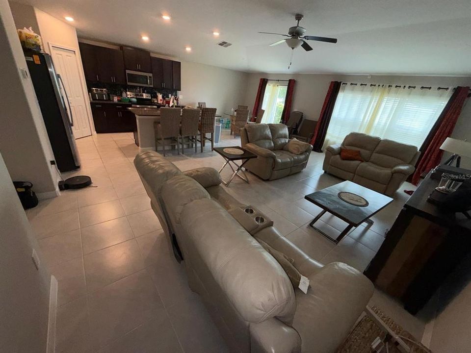 For Rent: $2,990 (4 beds, 2 baths, 1935 Square Feet)