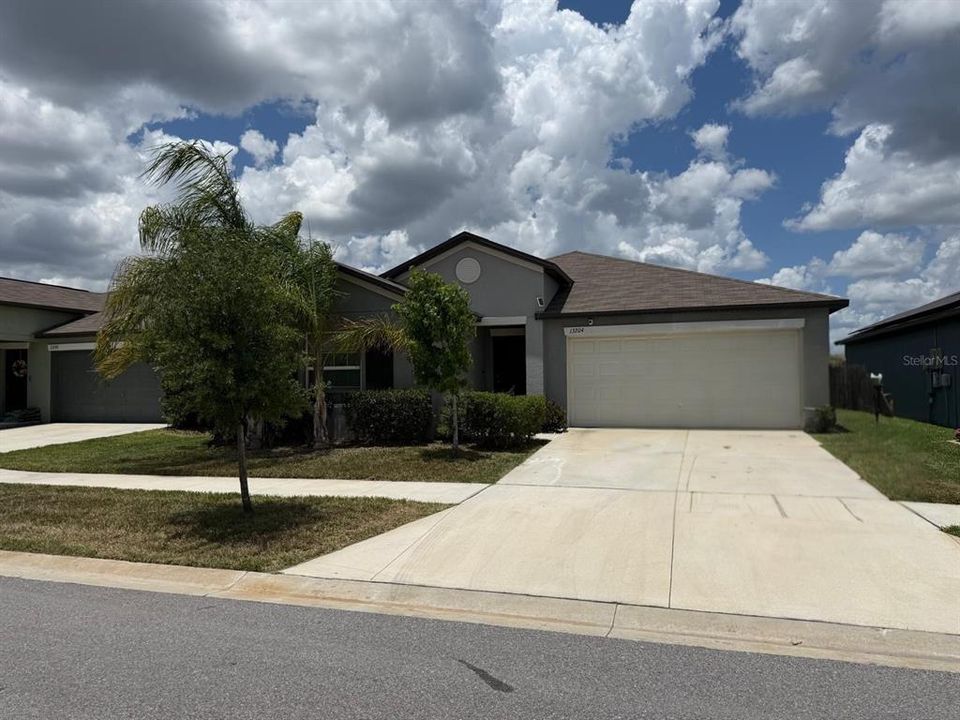 For Rent: $2,990 (4 beds, 2 baths, 1935 Square Feet)