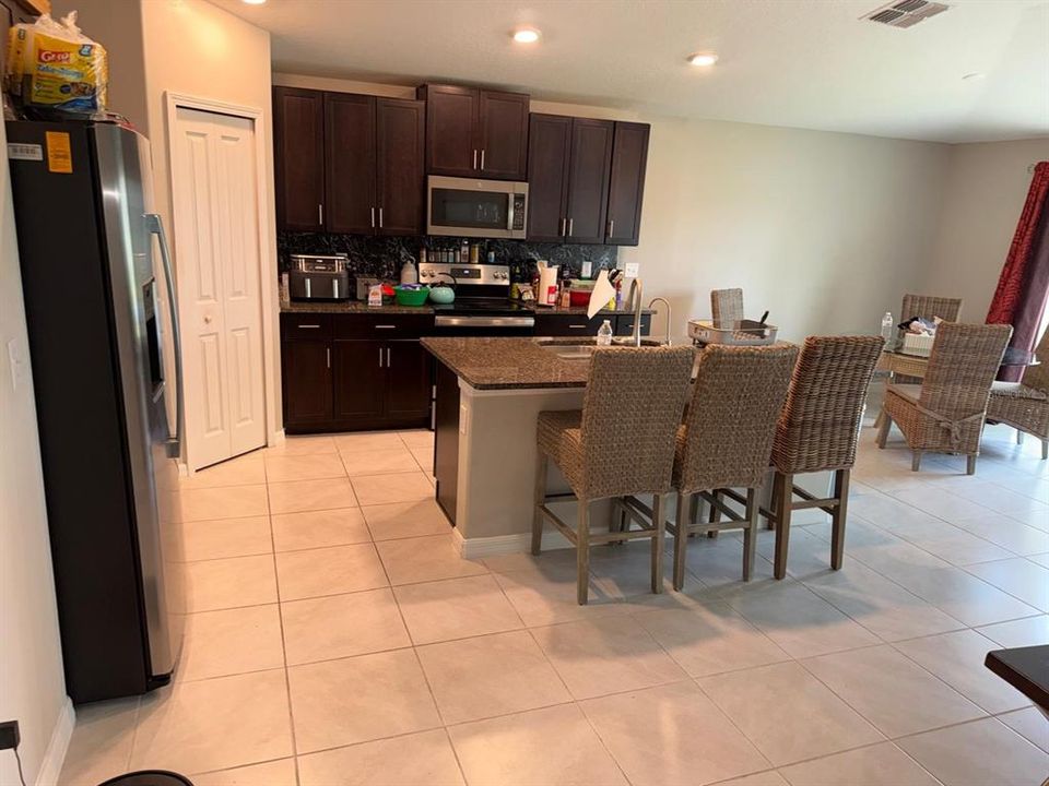 For Rent: $2,990 (4 beds, 2 baths, 1935 Square Feet)