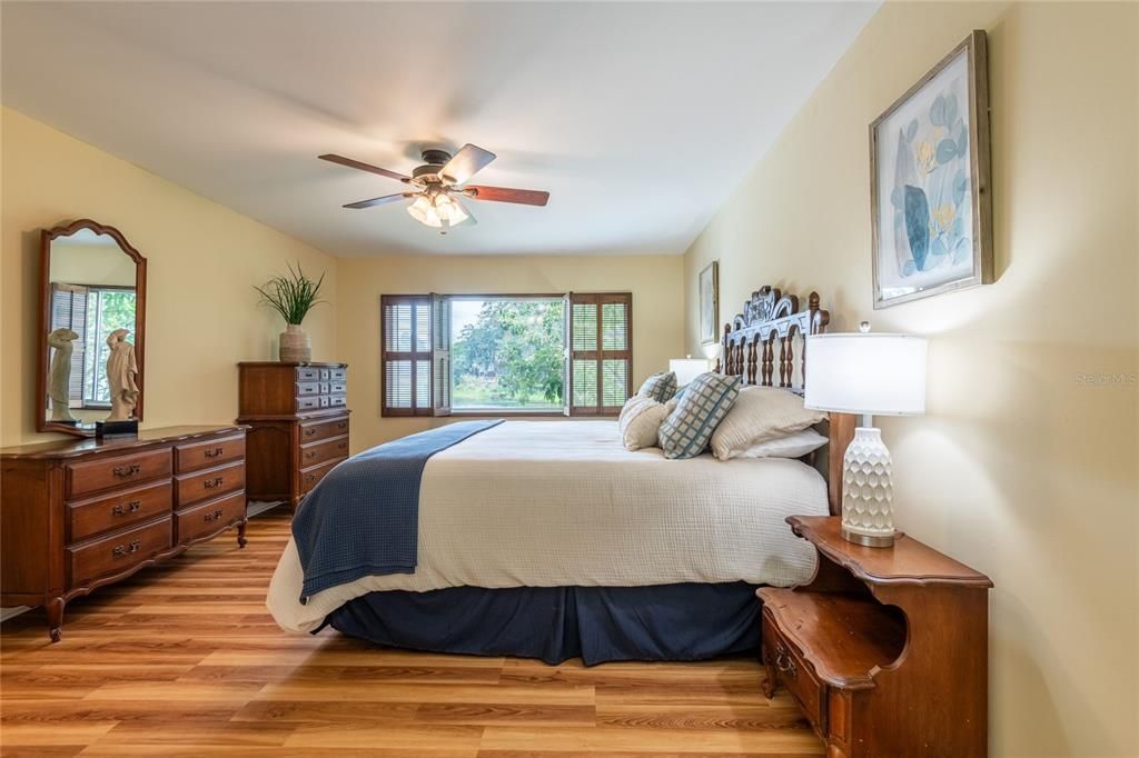 For Sale: $650,000 (4 beds, 2 baths, 2478 Square Feet)
