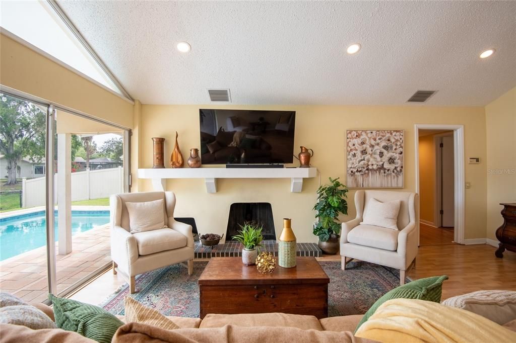 For Sale: $650,000 (4 beds, 2 baths, 2478 Square Feet)