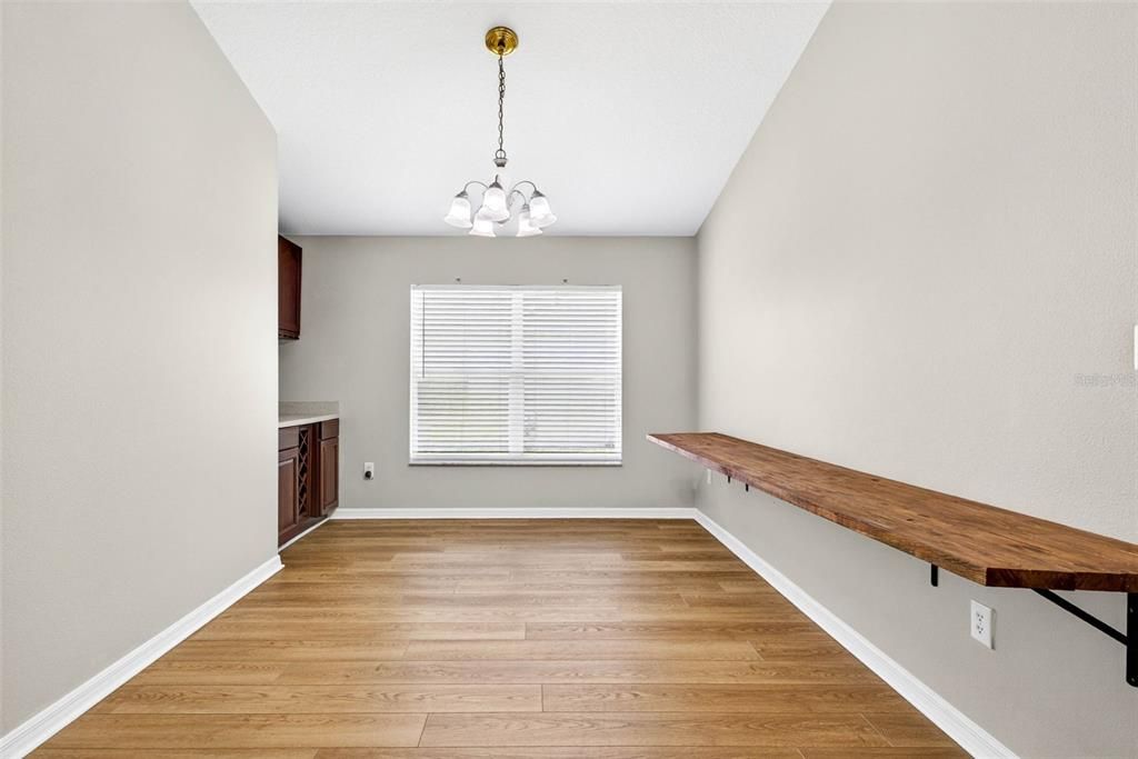 En Venta: $399,000 (4 camas, 3 baños, 1821 Pies cuadrados)