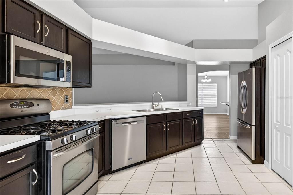 En Venta: $399,000 (4 camas, 3 baños, 1821 Pies cuadrados)