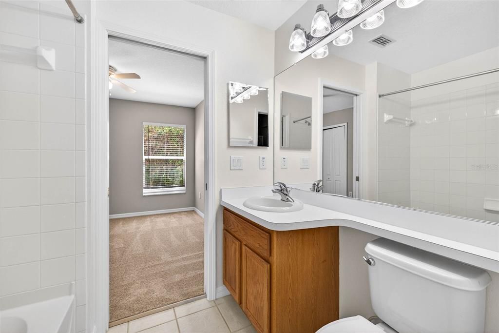 En Venta: $399,000 (4 camas, 3 baños, 1821 Pies cuadrados)