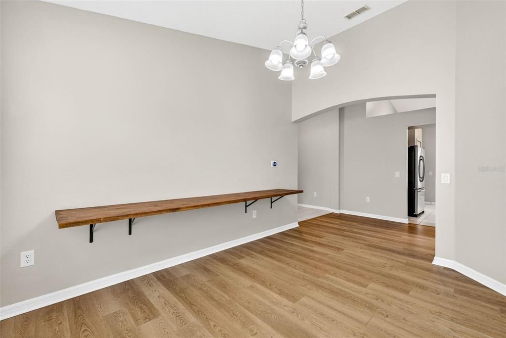 En Venta: $399,000 (4 camas, 3 baños, 1821 Pies cuadrados)