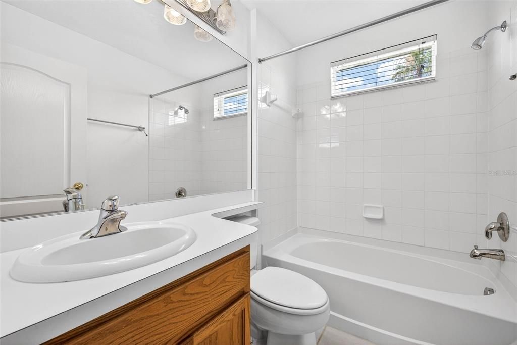 En Venta: $399,000 (4 camas, 3 baños, 1821 Pies cuadrados)