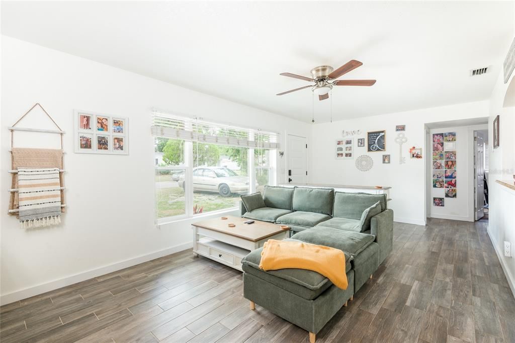 For Sale: $390,000 (3 beds, 2 baths, 1691 Square Feet)