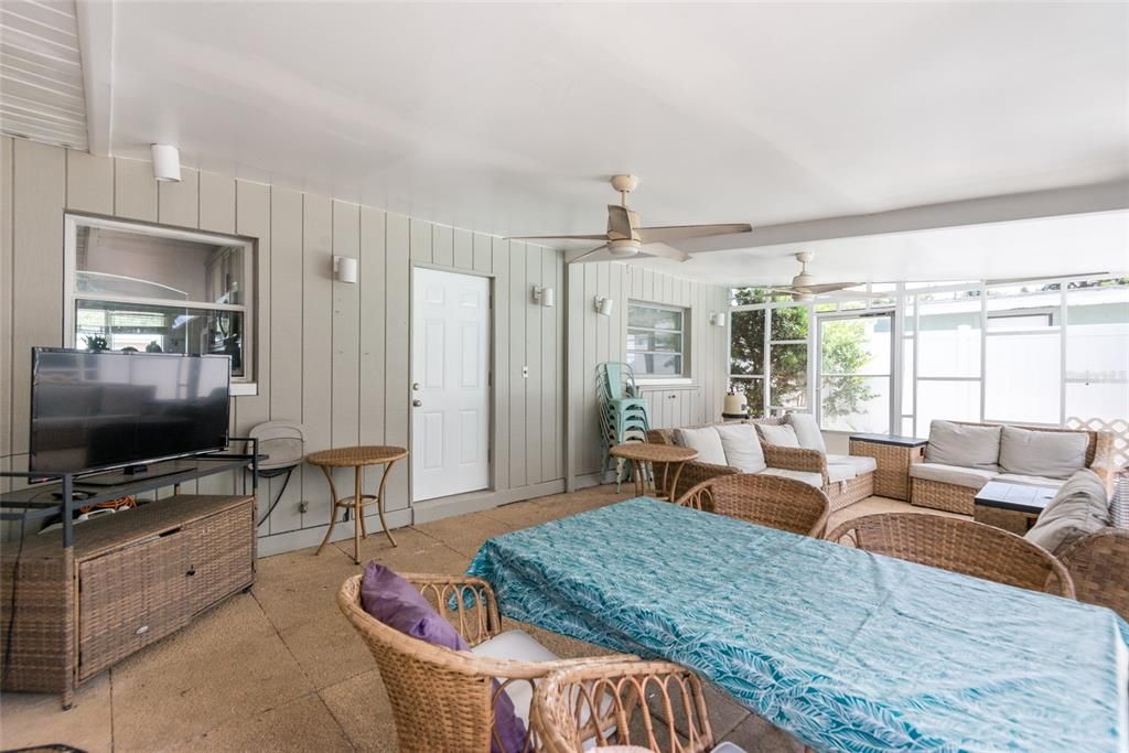 For Sale: $390,000 (3 beds, 2 baths, 1691 Square Feet)