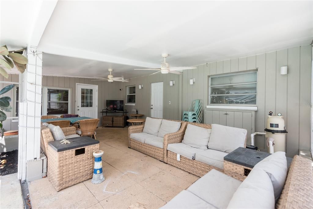 For Sale: $390,000 (3 beds, 2 baths, 1691 Square Feet)