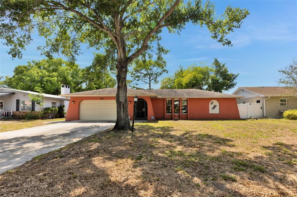 For Sale: $325,000 (2 beds, 2 baths, 1665 Square Feet)