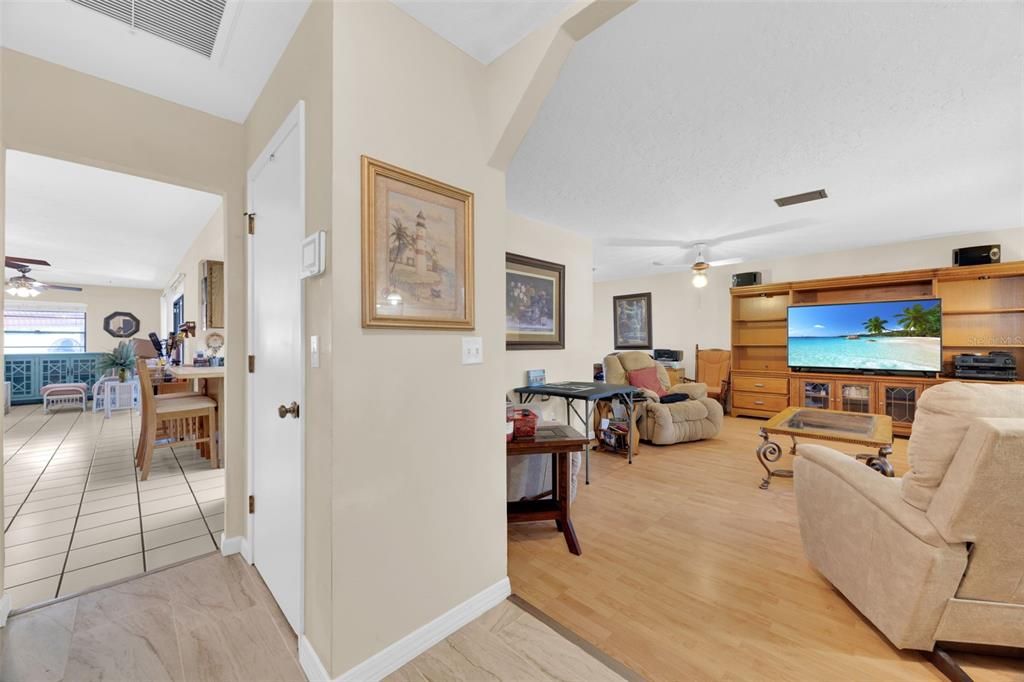 For Sale: $325,000 (2 beds, 2 baths, 1665 Square Feet)