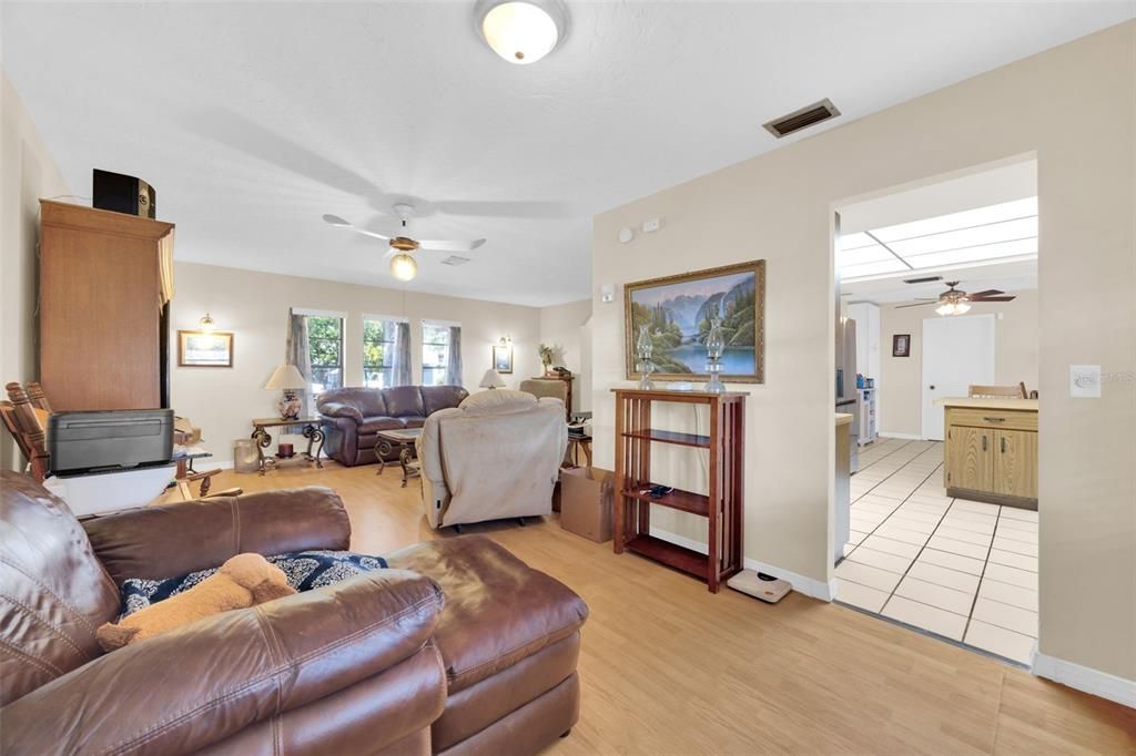 For Sale: $325,000 (2 beds, 2 baths, 1665 Square Feet)