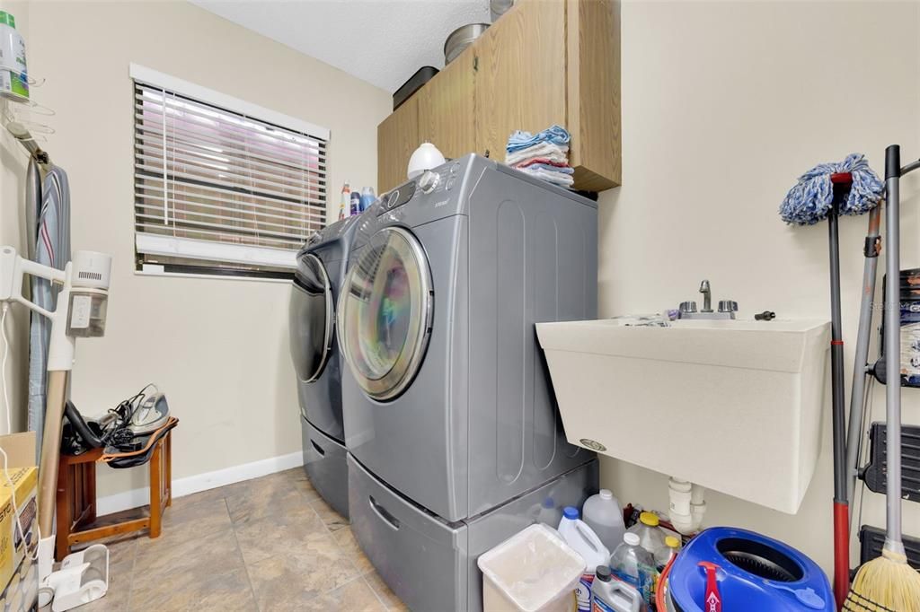 For Sale: $325,000 (2 beds, 2 baths, 1665 Square Feet)
