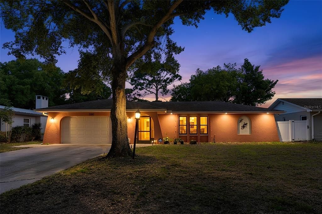 For Sale: $325,000 (2 beds, 2 baths, 1665 Square Feet)