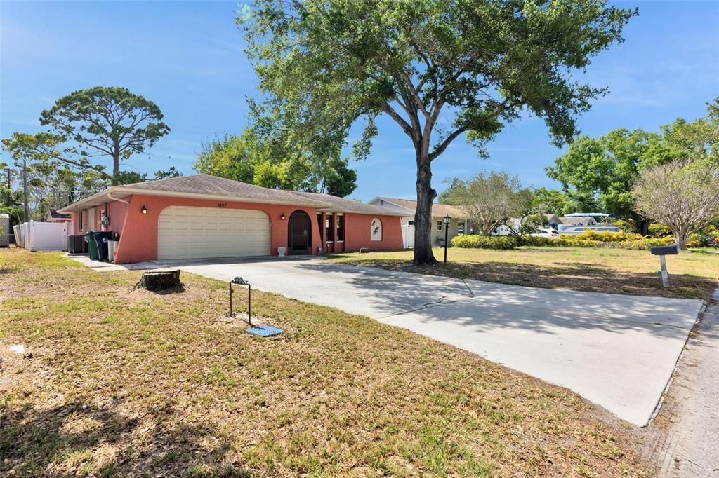 For Sale: $325,000 (2 beds, 2 baths, 1665 Square Feet)