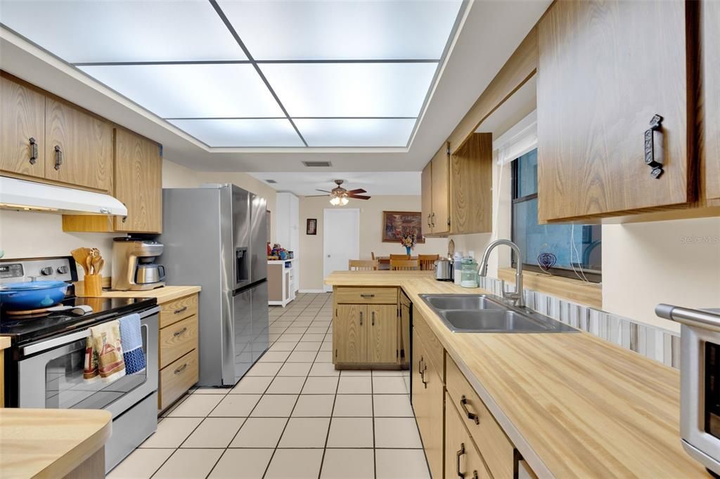 For Sale: $325,000 (2 beds, 2 baths, 1665 Square Feet)