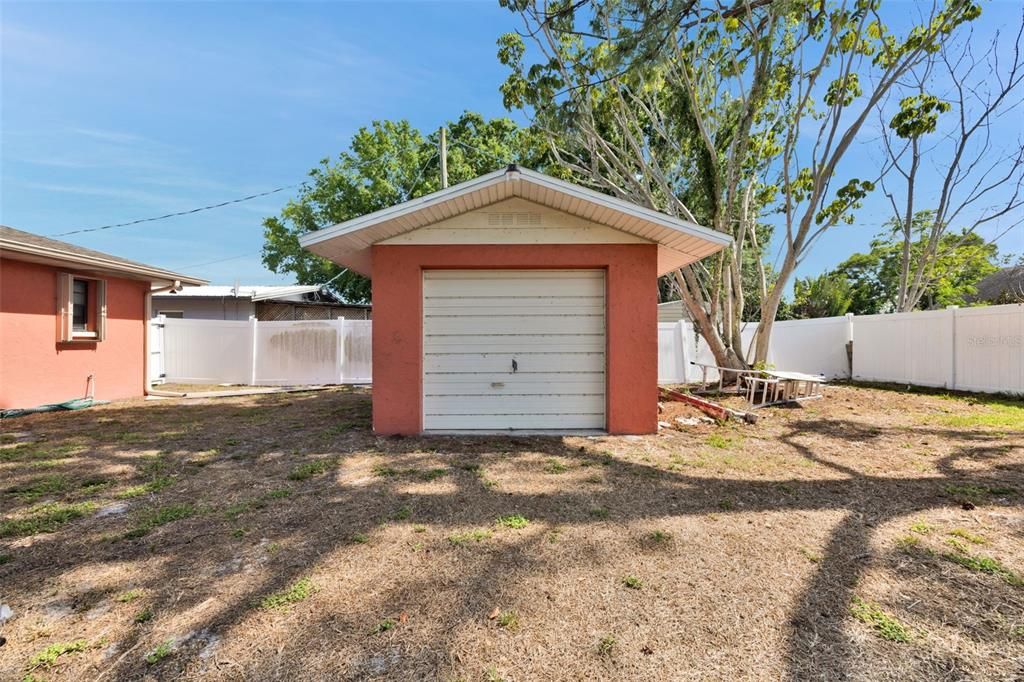 For Sale: $325,000 (2 beds, 2 baths, 1665 Square Feet)
