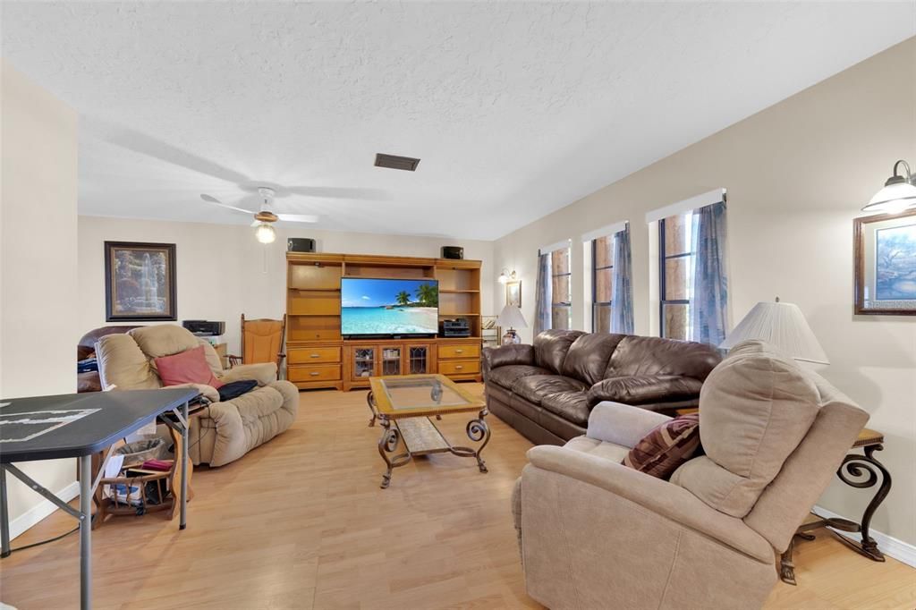 For Sale: $325,000 (2 beds, 2 baths, 1665 Square Feet)