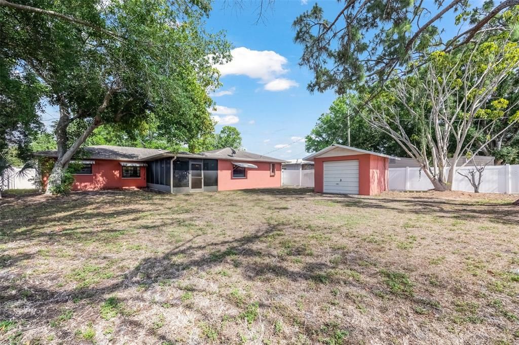 For Sale: $325,000 (2 beds, 2 baths, 1665 Square Feet)
