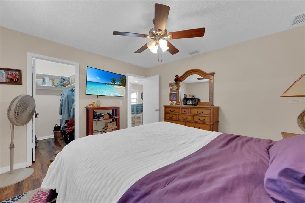For Sale: $325,000 (2 beds, 2 baths, 1665 Square Feet)