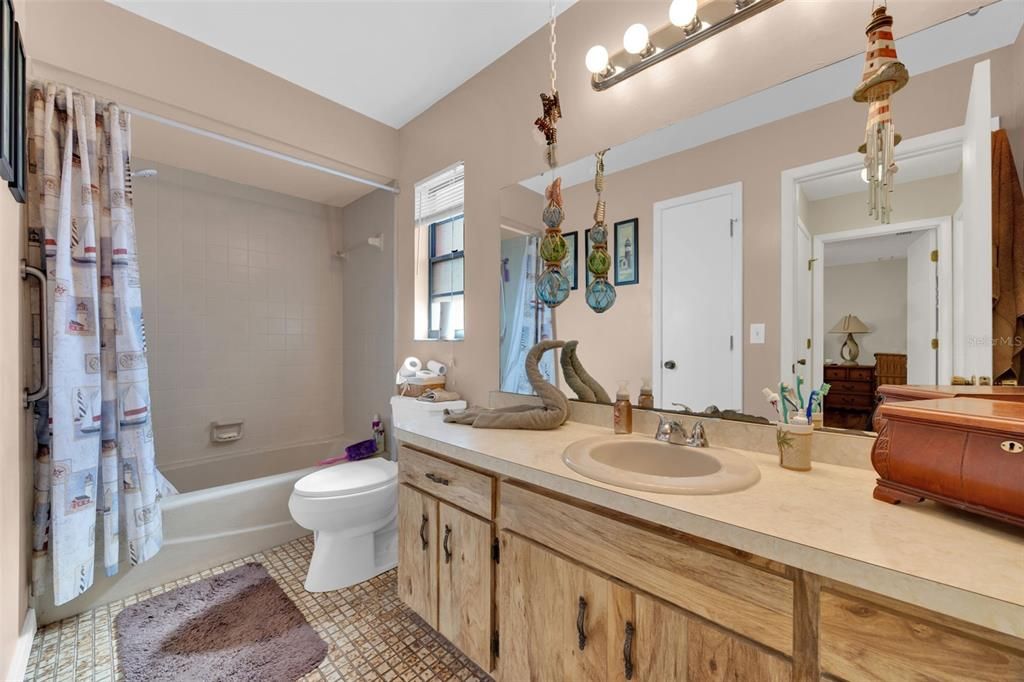 For Sale: $325,000 (2 beds, 2 baths, 1665 Square Feet)