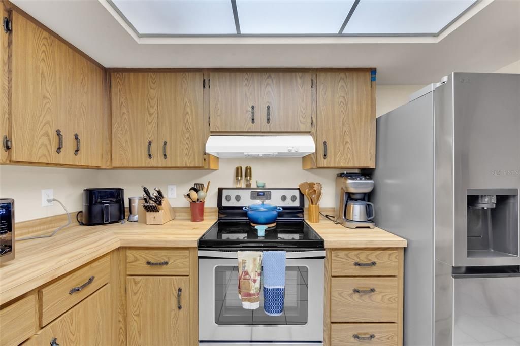 For Sale: $325,000 (2 beds, 2 baths, 1665 Square Feet)