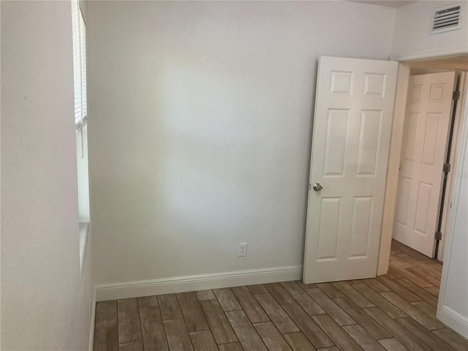 For Rent: $1,300 (3 beds, 1 baths, 792 Square Feet)