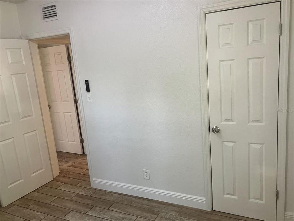 For Rent: $1,300 (3 beds, 1 baths, 792 Square Feet)