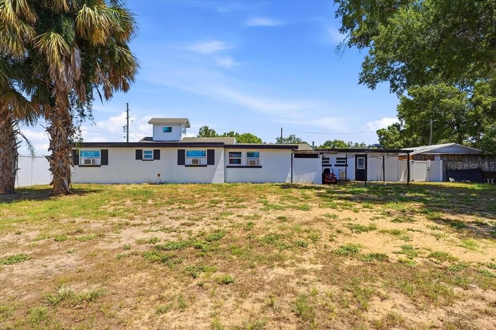 For Sale: $350,000 (5 beds, 3 baths, 2532 Square Feet)