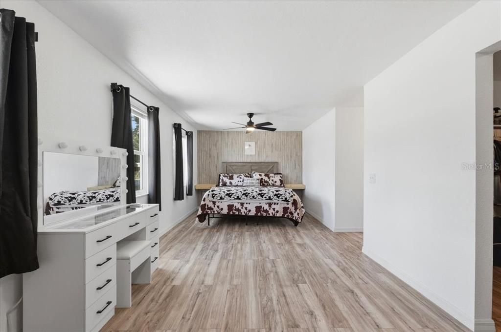 For Sale: $350,000 (5 beds, 3 baths, 2532 Square Feet)
