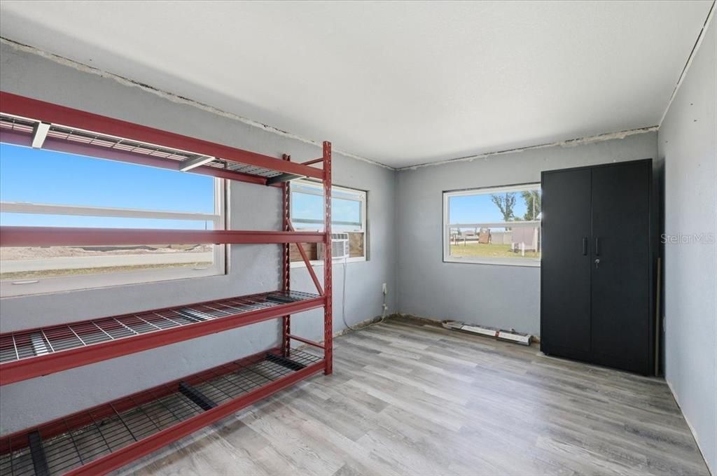 For Sale: $350,000 (5 beds, 3 baths, 2532 Square Feet)