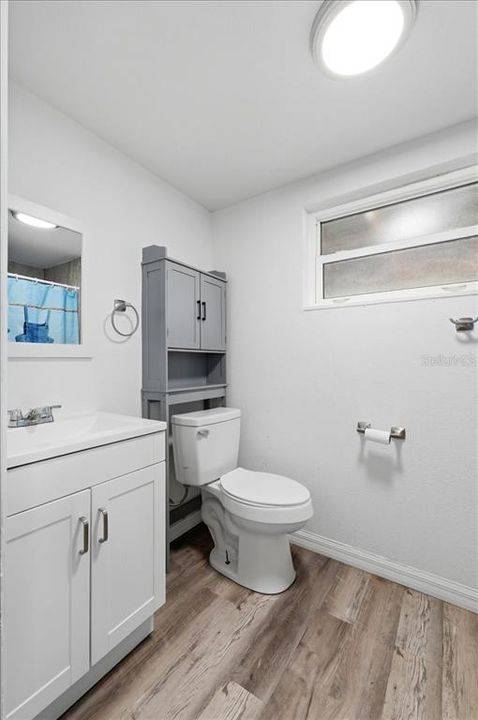 For Sale: $350,000 (5 beds, 3 baths, 2532 Square Feet)