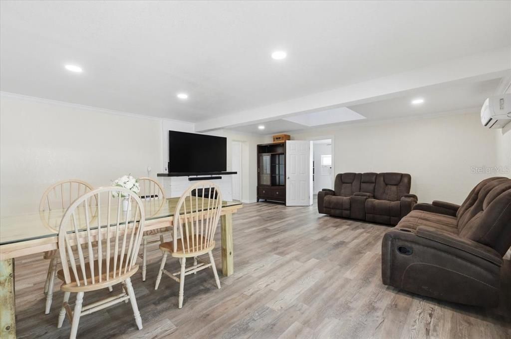 For Sale: $350,000 (5 beds, 3 baths, 2532 Square Feet)