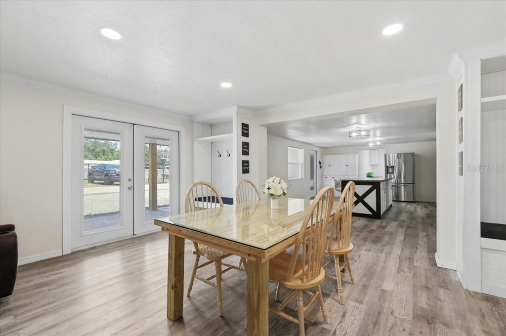 For Sale: $350,000 (5 beds, 3 baths, 2532 Square Feet)